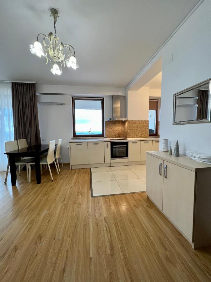 #3 Coroni Seasons Apart Braşov Exterior foto